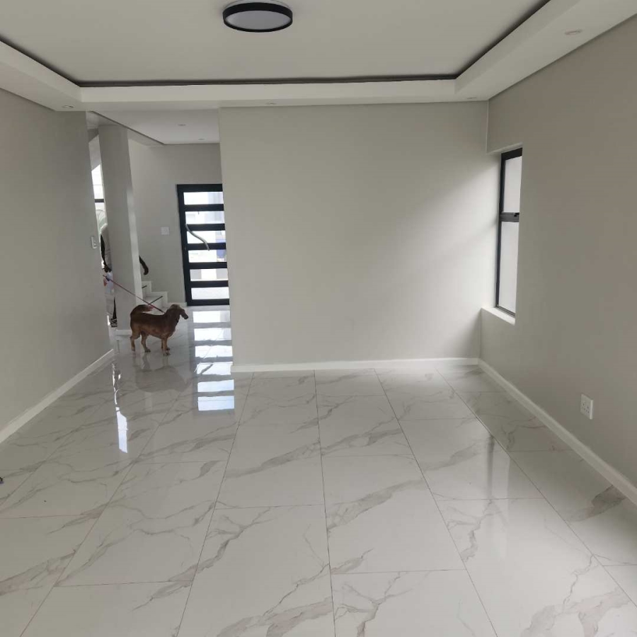 To Let 4 Bedroom Property for Rent in Sandown Western Cape